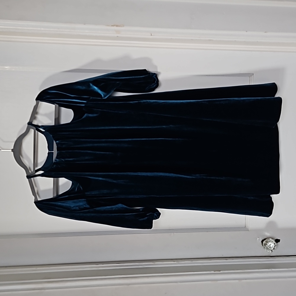 Belle Badgley Mischka Velvet Cold Shoulder cocktail dress Size 8